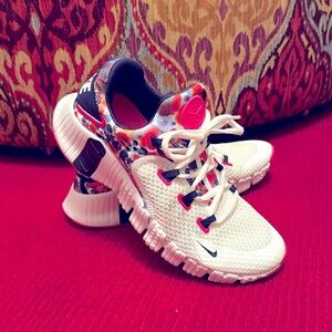 Nike Free Metcon 4 Women’s Size 7.5 Summit White/Blackened Blue